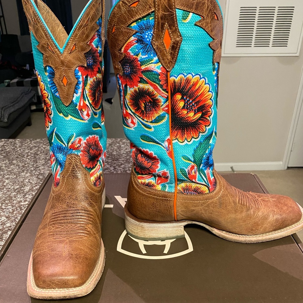 Women’s Ariat Size 9.5 Boots